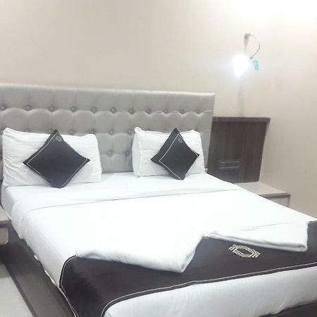 Shine Hospitality Hotel มุมไบ ภายนอก รูปภาพ