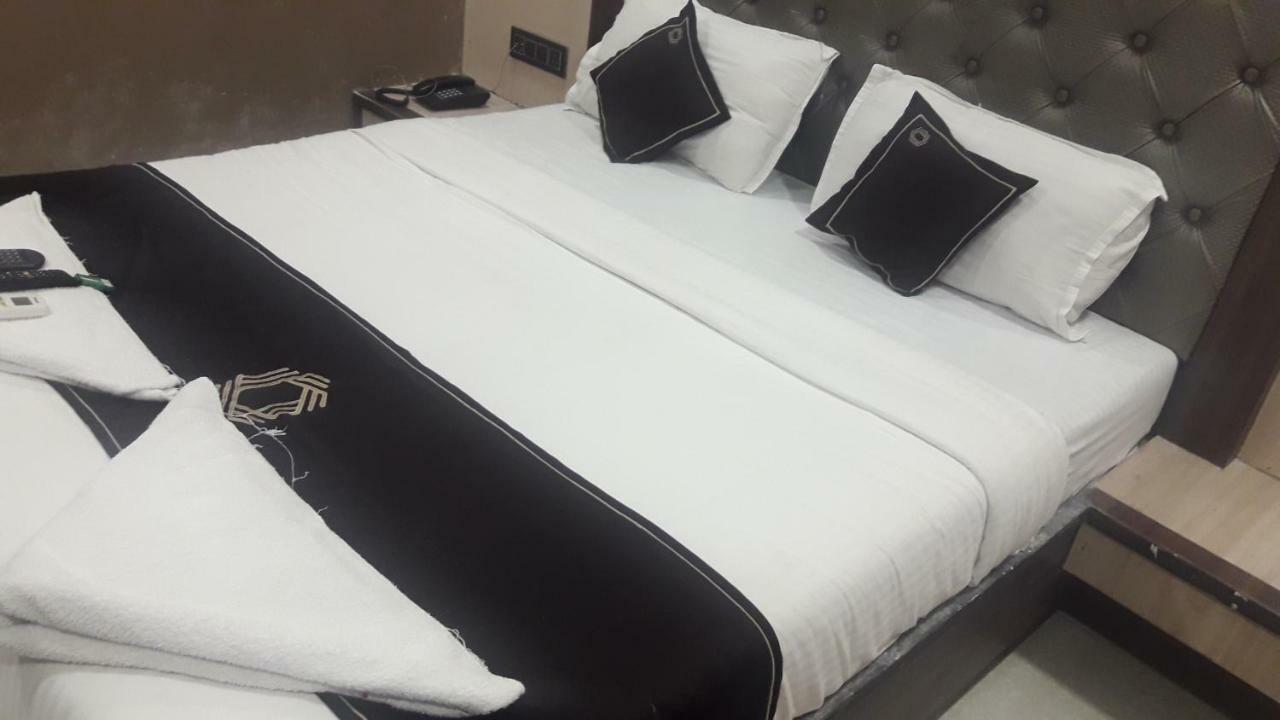Shine Hospitality Hotel มุมไบ ภายนอก รูปภาพ