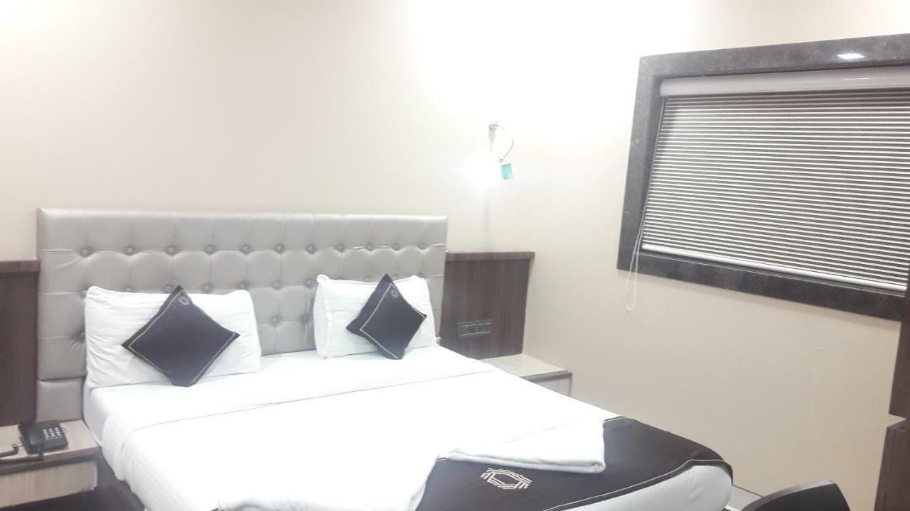 Shine Hospitality Hotel มุมไบ ภายนอก รูปภาพ