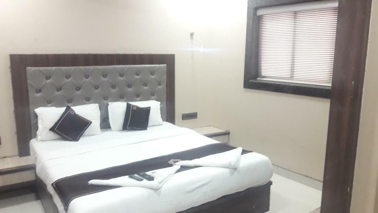 Shine Hospitality Hotel มุมไบ ภายนอก รูปภาพ