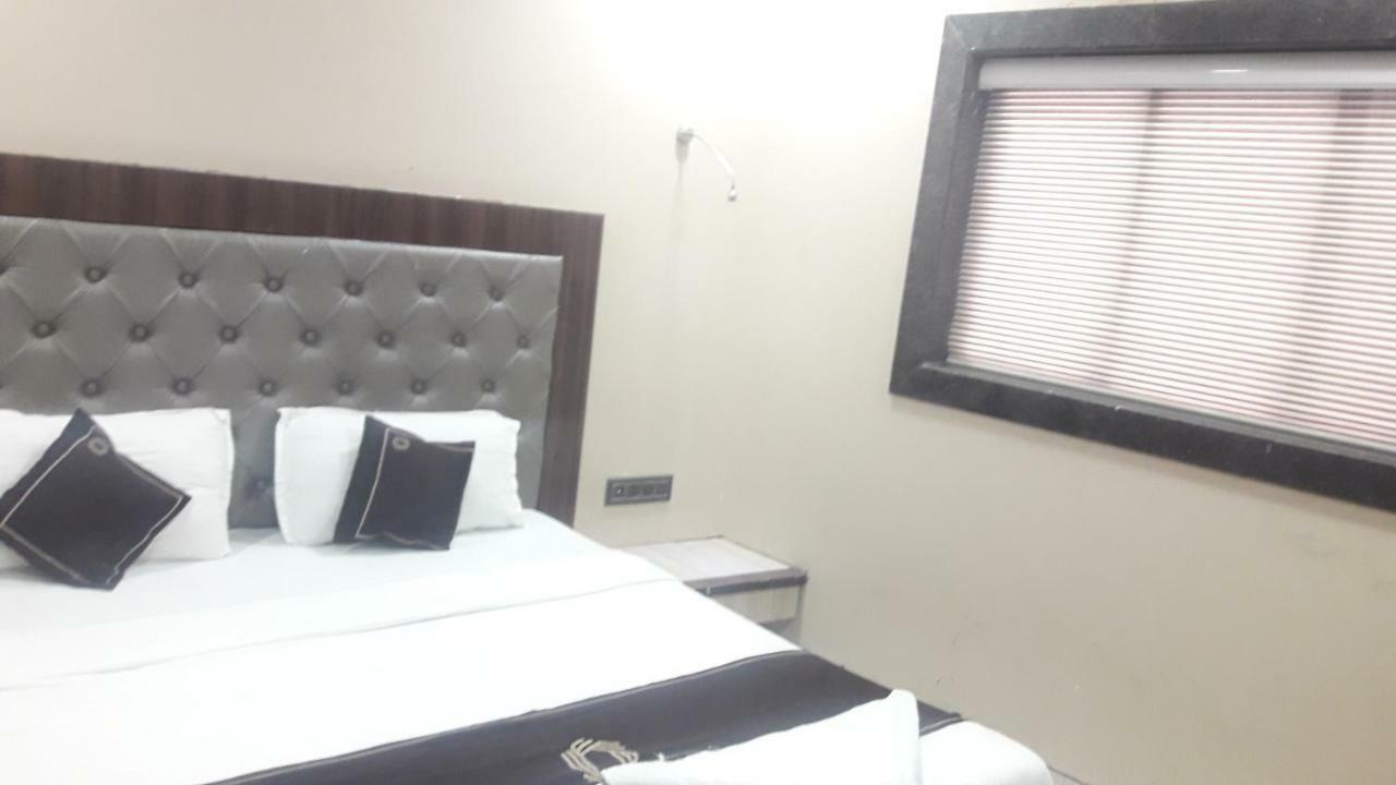 Shine Hospitality Hotel มุมไบ ภายนอก รูปภาพ